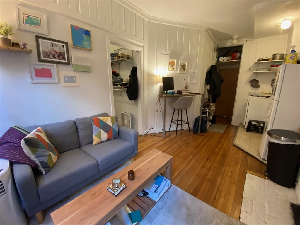 1 bed, 1 bath apartment for rent at 64 Myrtle St Unit 6, Beacon Hill — photo 3 of 8