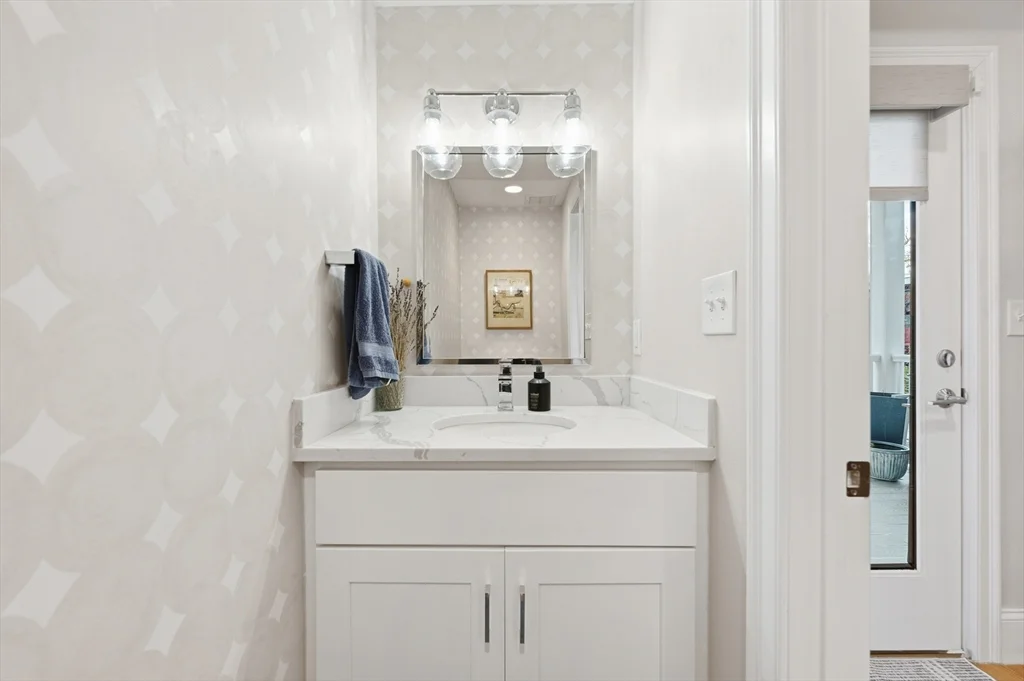 2 bed, 1 bath apartment for rent at 64 O Unit 1, South Boston — photo 10 of 27