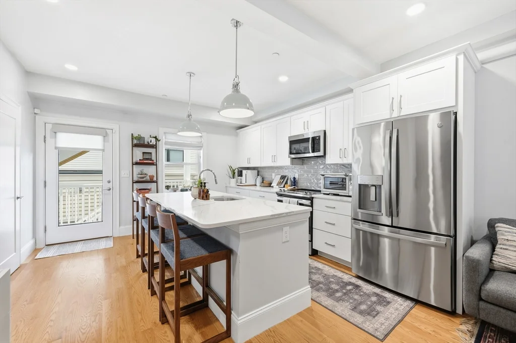2 bed, 1 bath apartment for rent at 64 O Unit 1, South Boston — photo 3 of 27