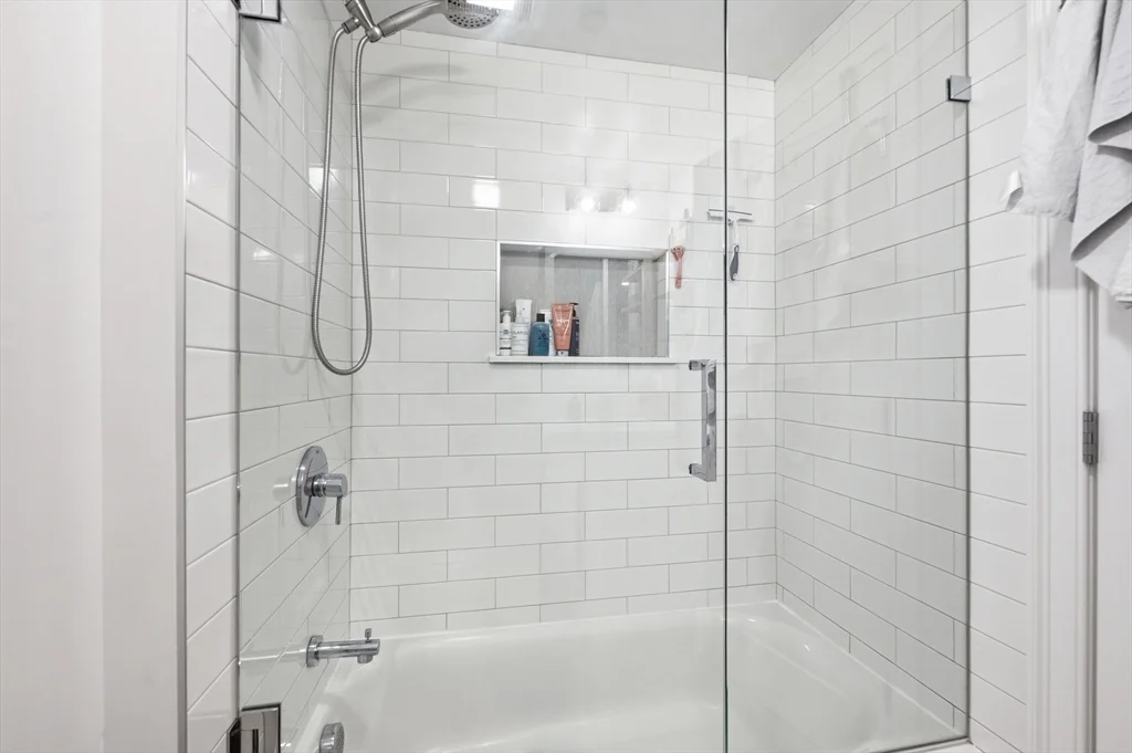 2 bed, 1 bath apartment for rent at 64 O Unit 1, South Boston — photo 21 of 27