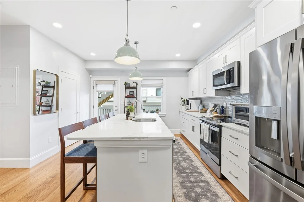 2 bed, 1 bath apartment for rent at 64 O Unit 1, South Boston — photo 5 of 27
