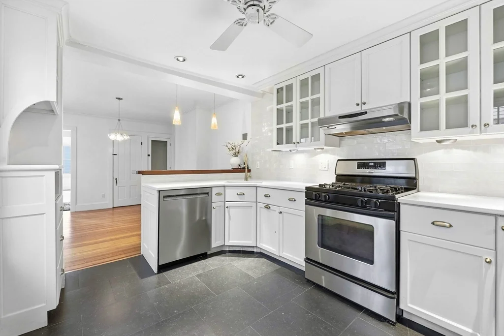 4 bed, 2 bath apartment for rent at 64 Pearl St Unit 00, Charlestown — photo 11 of 29