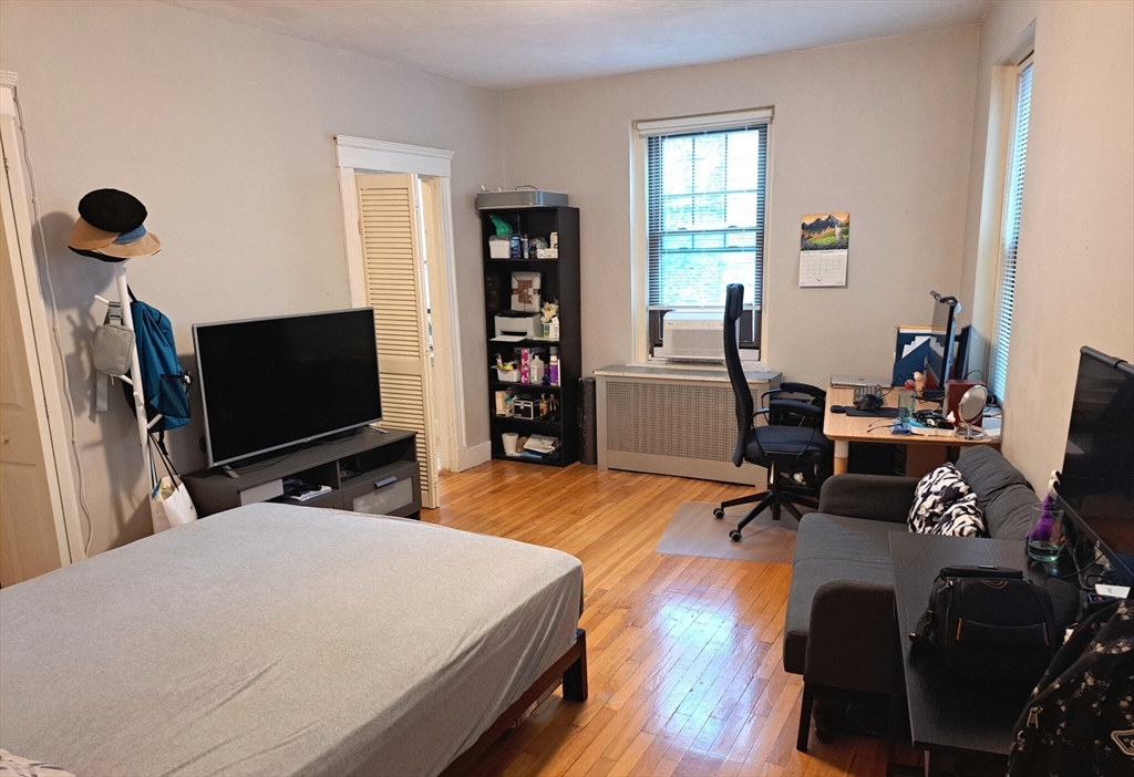 Studio bed, 1 bath apartment for rent at 64 Queensberry St Unit 210, Fenway — photo 2 of 10