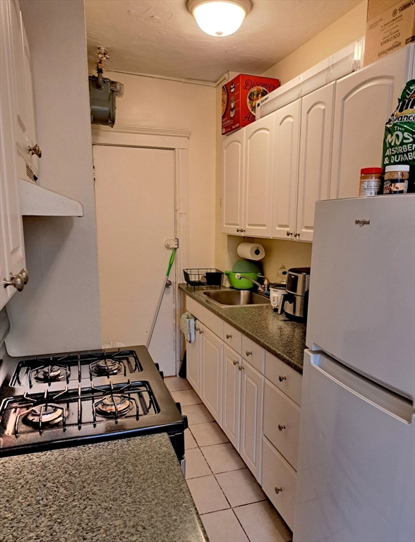 Studio bed, 1 bath apartment for rent at 64 Queensberry St Unit 210, Fenway — photo 5 of 10