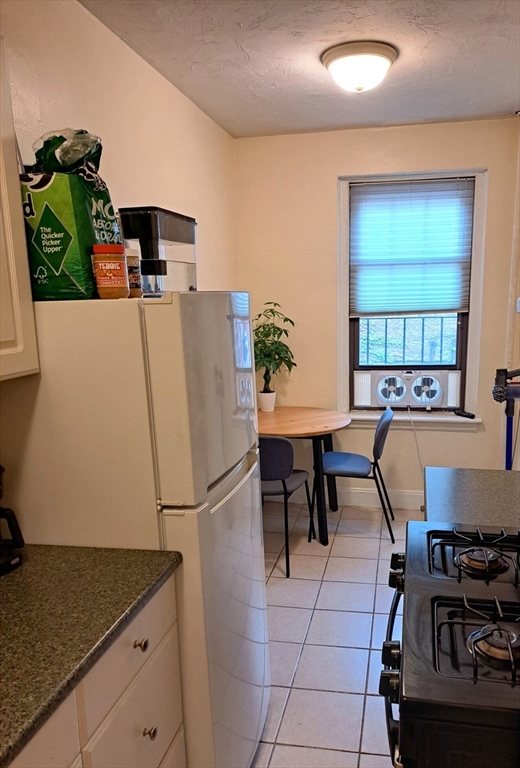Studio bed, 1 bath apartment for rent at 64 Queensberry St Unit 210, Fenway — photo 4 of 10