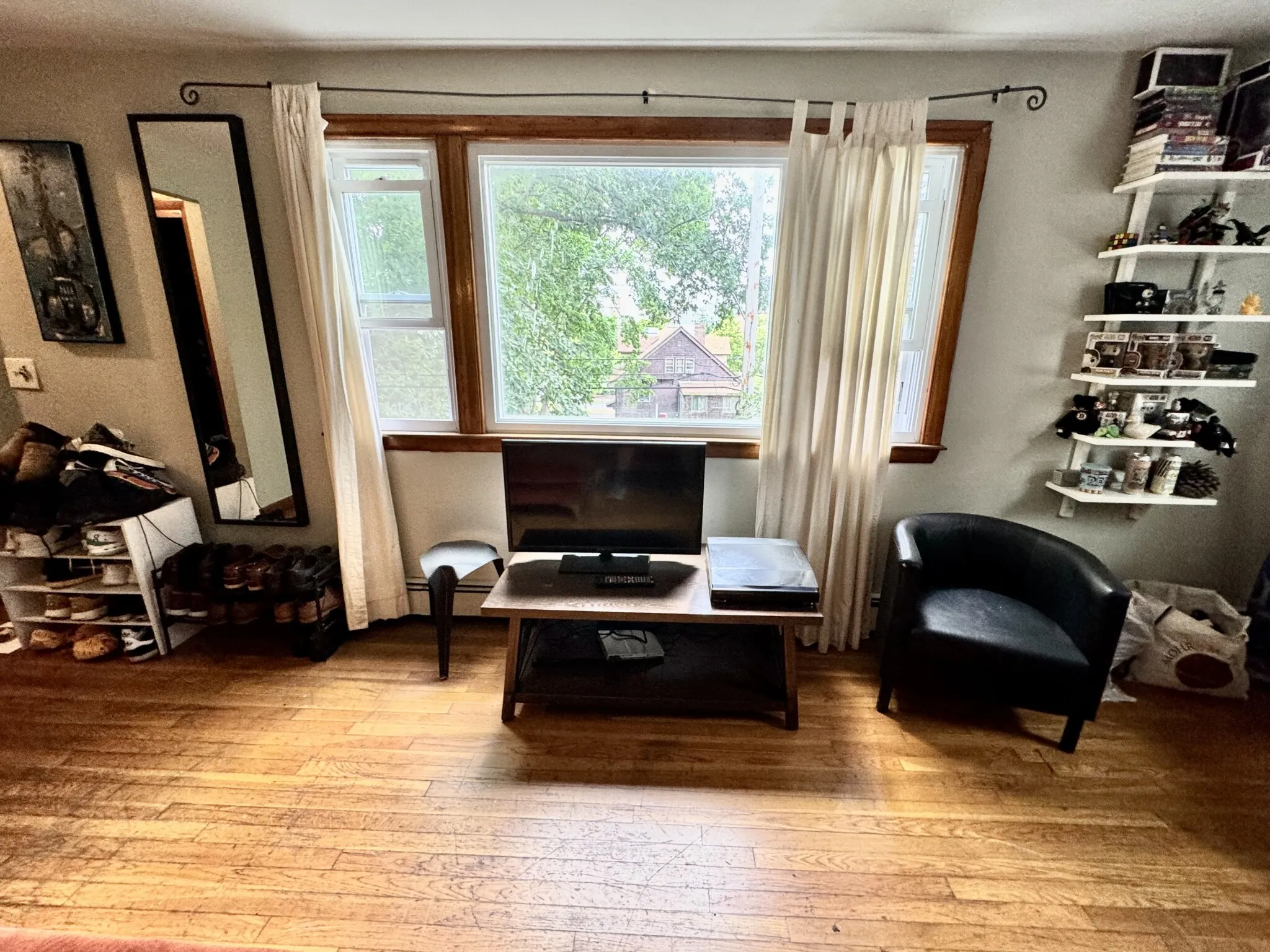 3 bed, 1 bath apartment for rent at 64 Ridgemont St Unit 1, Brighton — photo 2 of 15