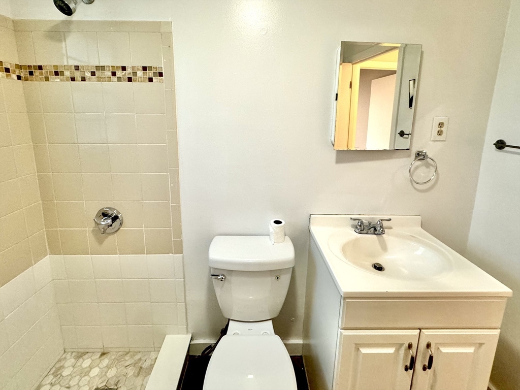 3 bed, 1 bath apartment for rent at 64 Ridgemont St Unit 2, Brighton — photo 21 of 41