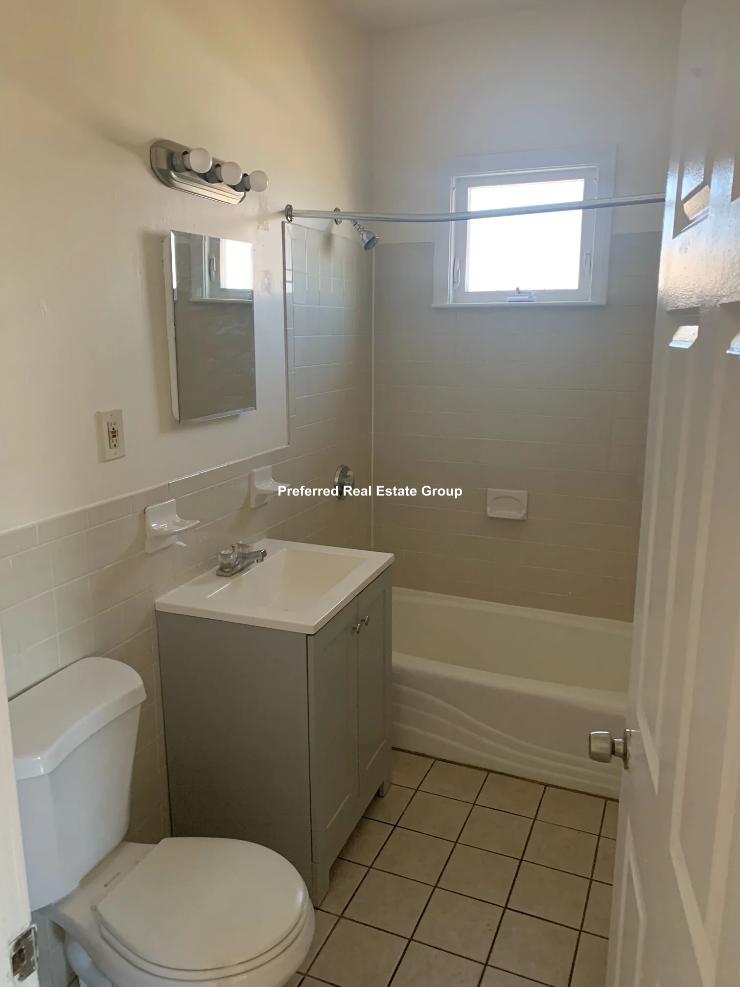 3 bed, 1 bath apartment for rent at 64 Rosseter St Unit 3L, Dorchester — photo 3 of 9