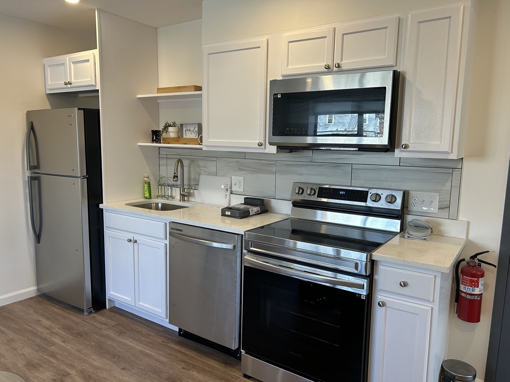 1 bed, 1 bath apartment for rent at 64 Salem St Unit 01, Medford — photo 1 of 9