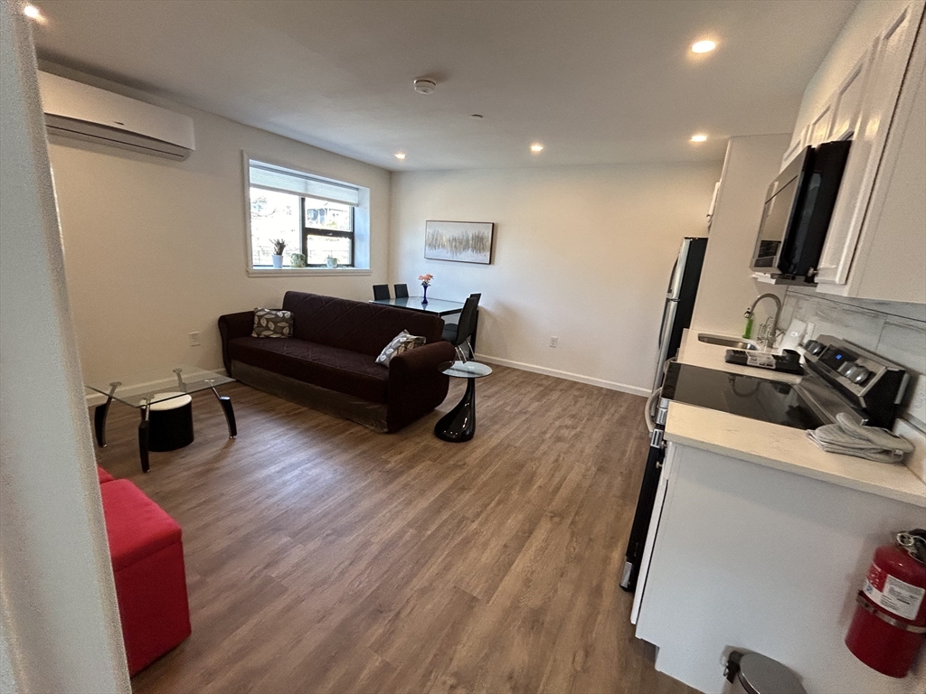 1 bed, 1 bath apartment for rent at 64 Salem St Unit 01, Medford — photo 2 of 9