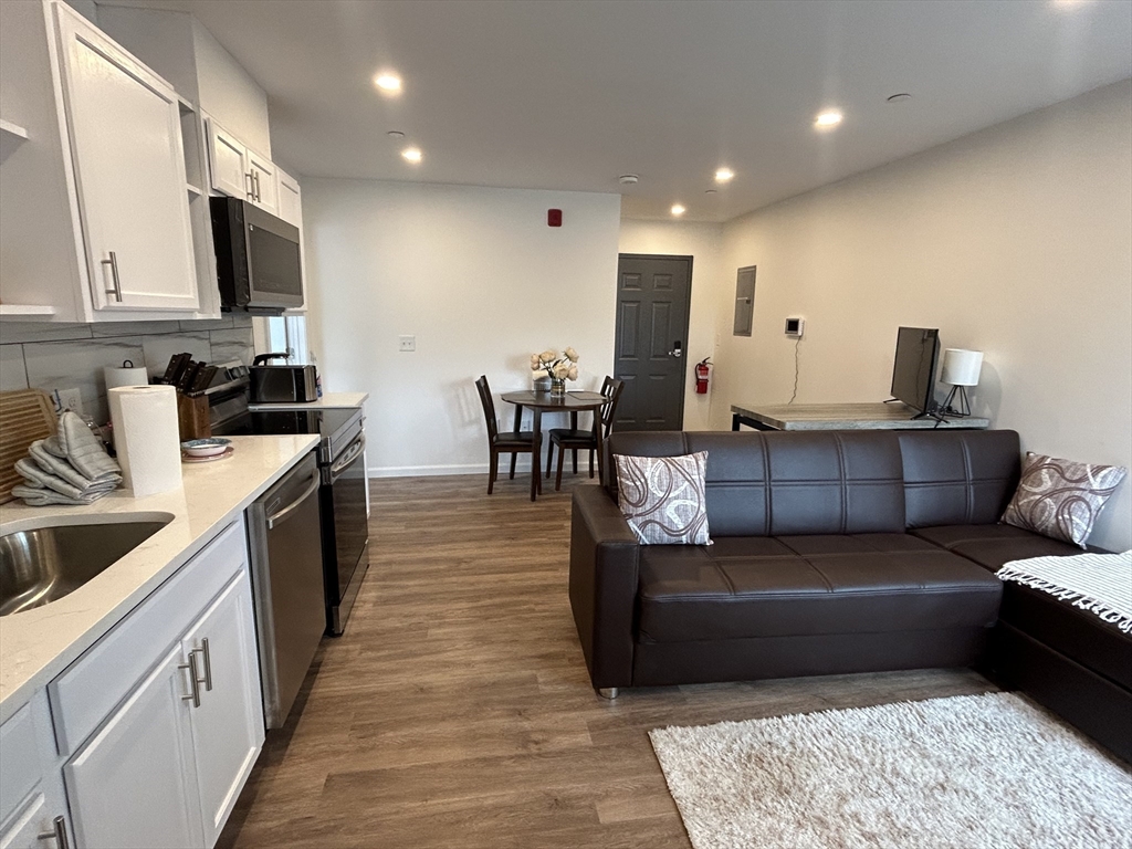 1 bed, 1 bath apartment for rent at 64 Salem St Unit 02, Medford — photo 2 of 8