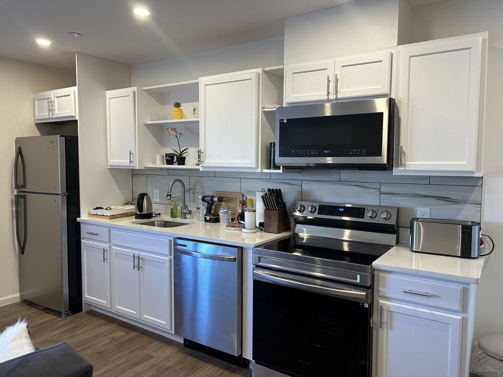 1 bed, 1 bath apartment for rent at 64 Salem St Unit 02, Medford — photo 1 of 8