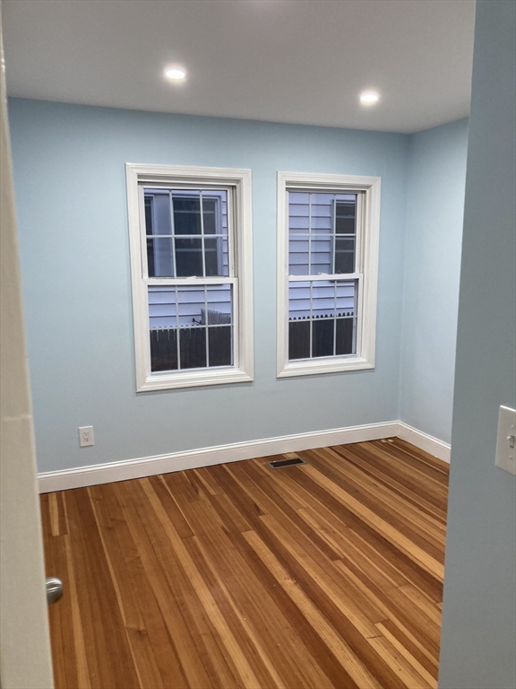 4 bed, 1 bath apartment for rent at 64 Samoset Ave Unit 1, Hull — photo 7 of 13