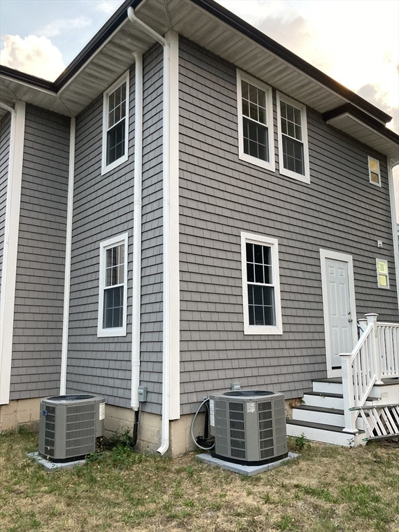 4 bed, 1 bath apartment for rent at 64 Samoset Ave Unit 1, Hull — photo 11 of 13