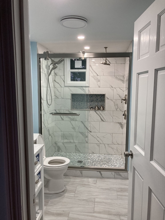 4 bed, 1 bath apartment for rent at 64 Samoset Ave Unit 1, Hull — photo 4 of 13