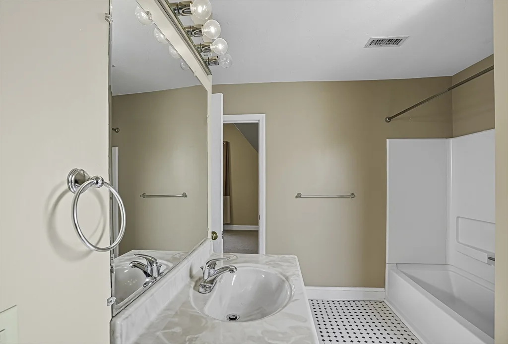2 bed, 1 bath apartment for rent at 64 South St Unit 3, Westborough — photo 14 of 15