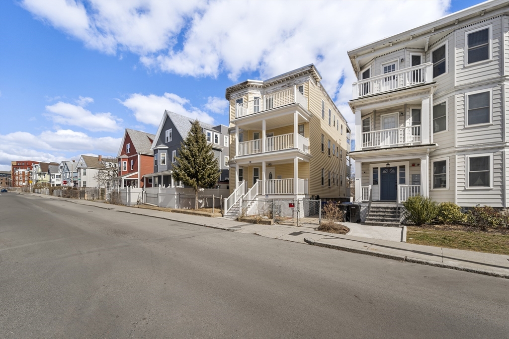 3 bed, 1 bath apartment for rent at 64 Topliff St Unit 2, Boston — photo 25 of 29