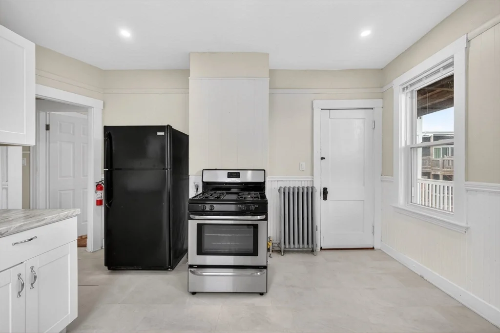 3 bed, 1 bath apartment for rent at 64 Topliff Unit 3, Dorchester — photo 18 of 36