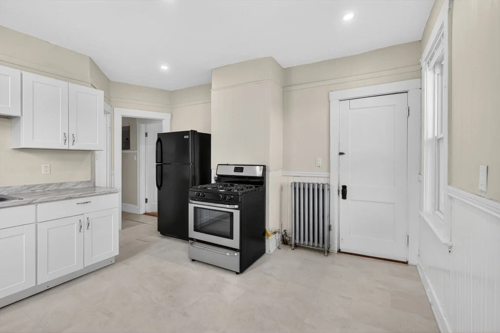 3 bed, 1 bath apartment for rent at 64 Topliff Unit 3, Dorchester — photo 19 of 36