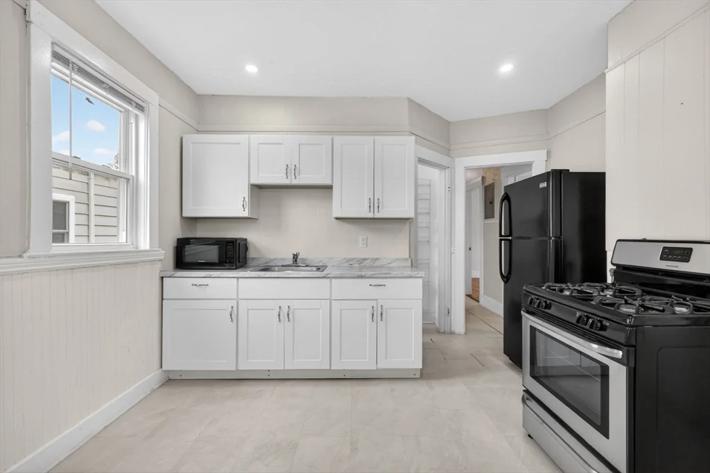 3 bed, 1 bath apartment for rent at 64 Topliff Unit 3, Dorchester — photo 20 of 36