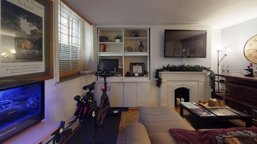 1 bed, 1 bath apartment for rent at 64 West Cedar St Unit 2, Beacon Hill — photo 1 of 6