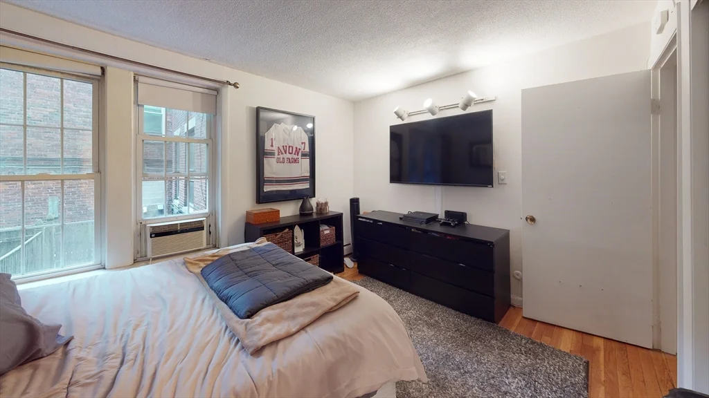 1 bed, 1 bath apartment for rent at 64 West Cedar St Unit 2, Beacon Hill — photo 3 of 6