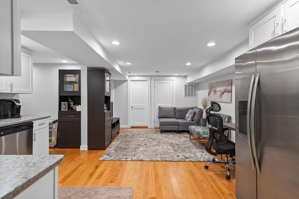 5 bed, 4+ bath apartment for rent at 64 Waltham St Unit 1, Watertown — photo 23 of 32