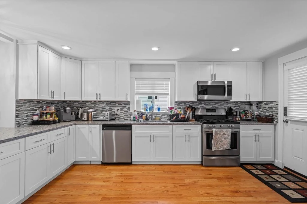 5 bed, 4+ bath apartment for rent at 64 Waltham St Unit 1, Watertown — photo 5 of 32