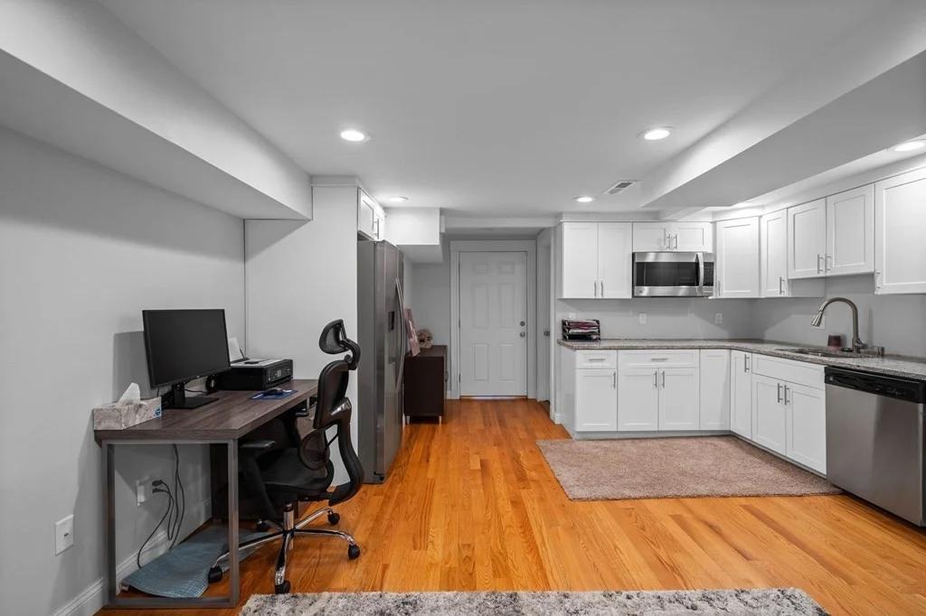 5 bed, 4+ bath apartment for rent at 64 Waltham St Unit 1, Watertown — photo 21 of 32