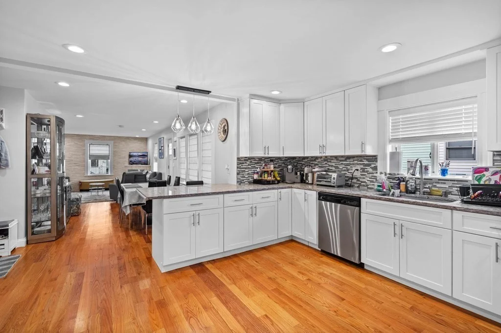 5 bed, 4+ bath apartment for rent at 64 Waltham St Unit 1, Watertown — photo 3 of 32