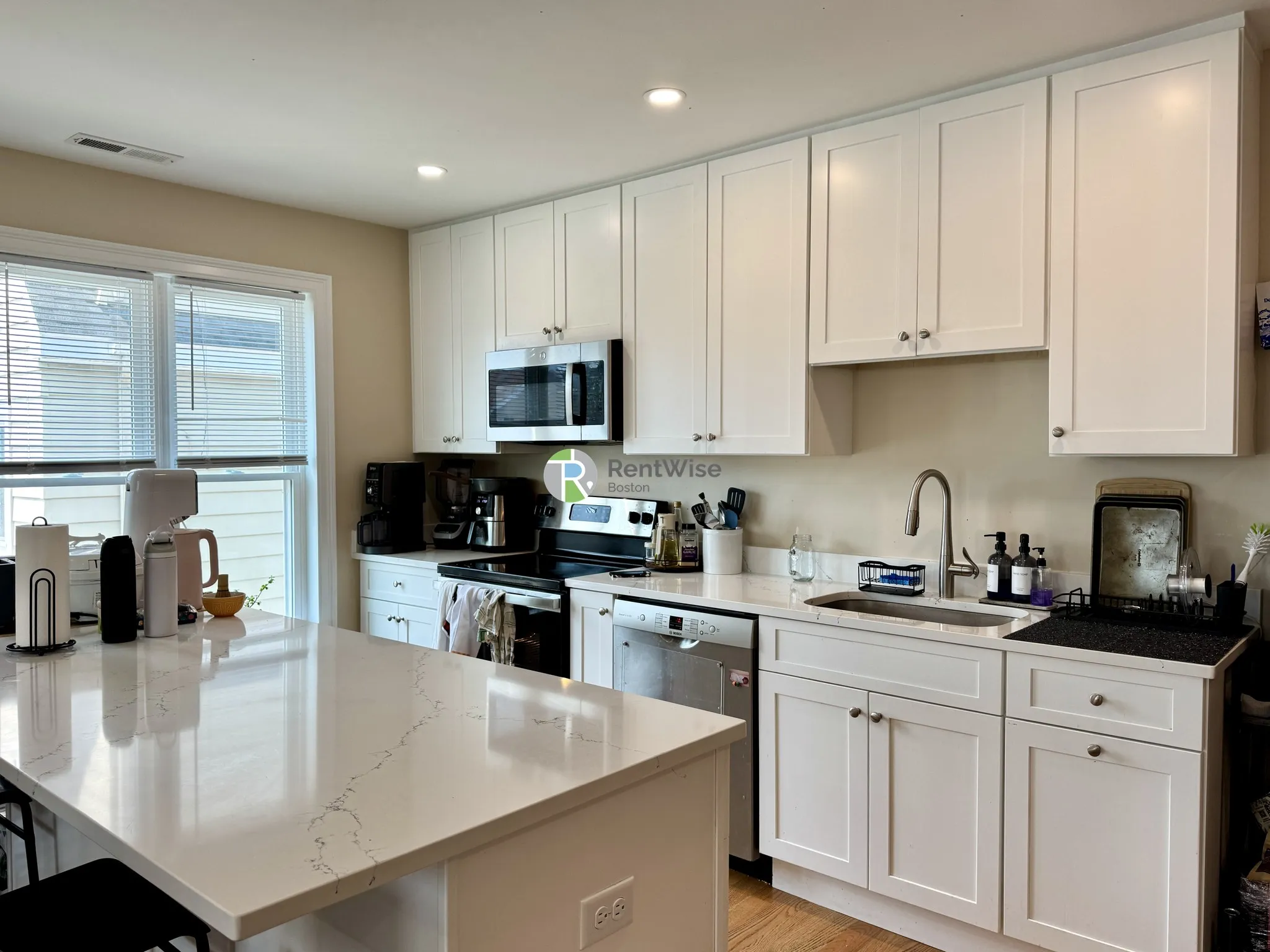 4 bed, 3 bath apartment for rent at 64 Waverly St Unit 1, Brighton — photo 4 of 17