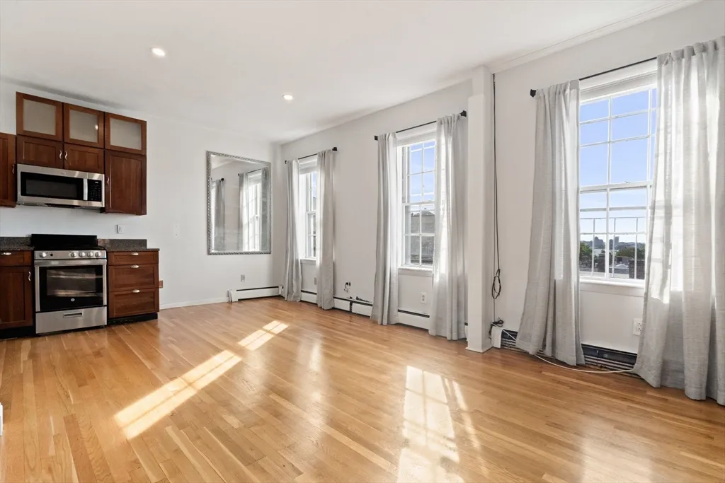 2 bed, 1 bath apartment for rent at 64 West Cedar St Unit 6, Beacon Hill