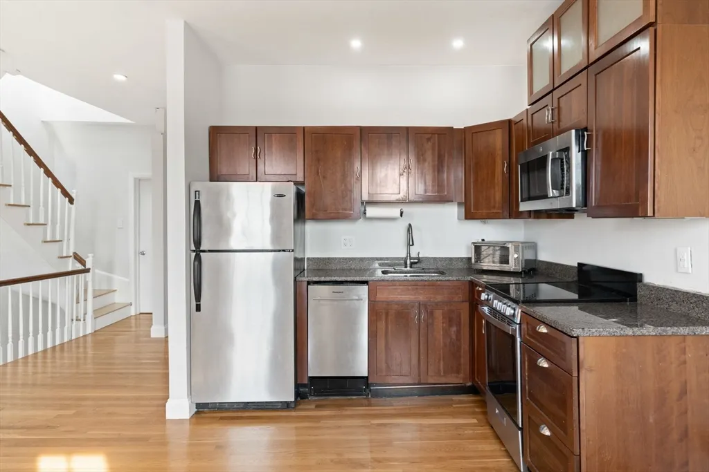 2 bed, 1 bath apartment for rent at 64 West Cedar St Unit 6, Beacon Hill — photo 3 of 21