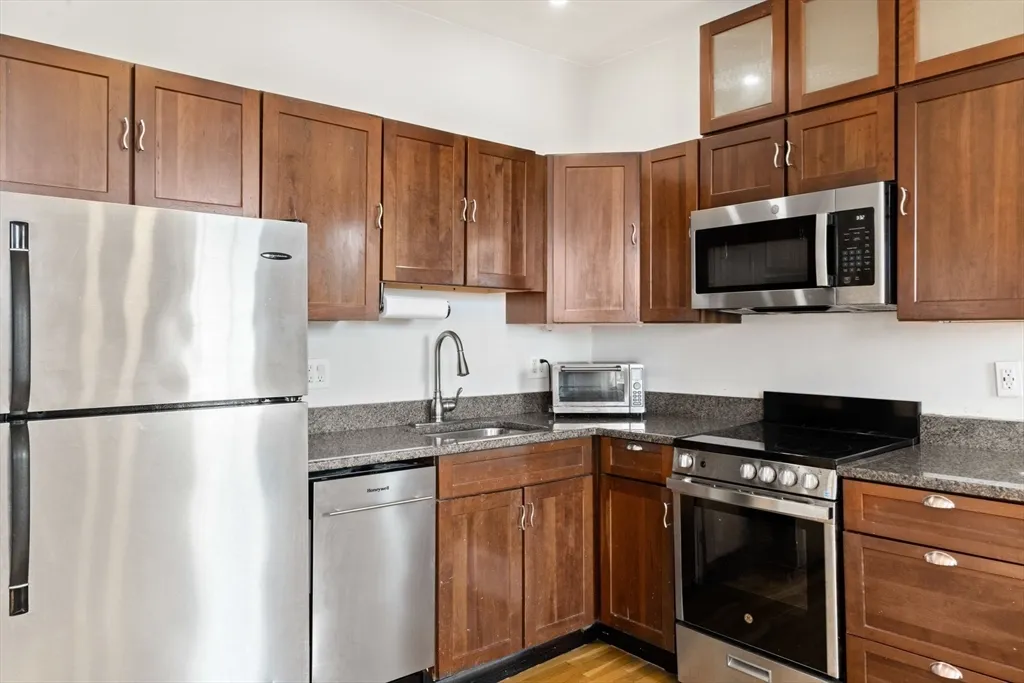 2 bed, 1 bath apartment for rent at 64 West Cedar St Unit 6, Beacon Hill — photo 4 of 21