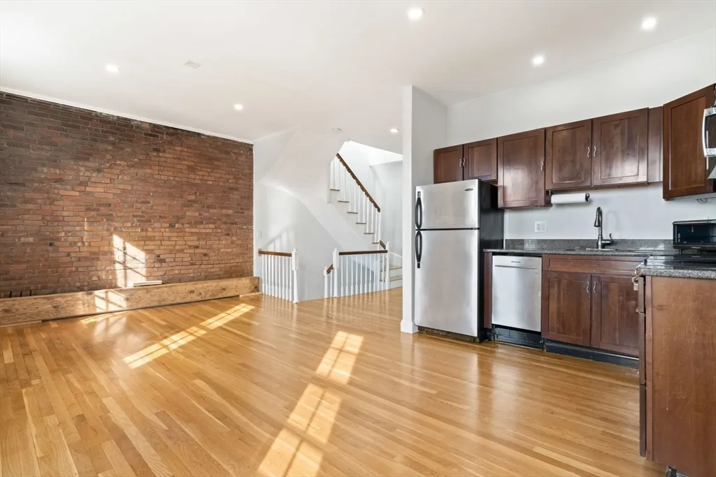 2 bed, 1 bath apartment for rent at 64 West Cedar St Unit 6, Beacon Hill — photo 6 of 21