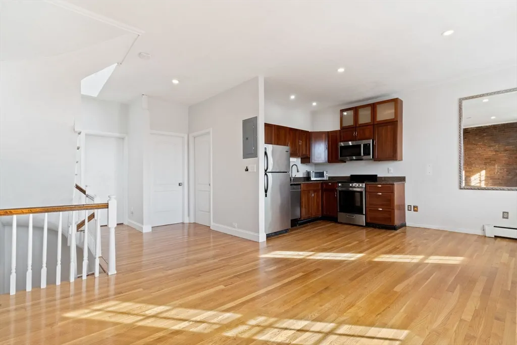 2 bed, 1 bath apartment for rent at 64 West Cedar St Unit 6, Beacon Hill — photo 2 of 21