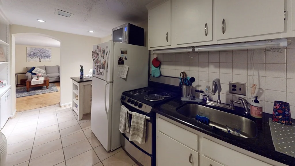 1 bed, 1 bath apartment for rent at 64 West Cedar Unit 1, Beacon Hill — photo 4 of 7