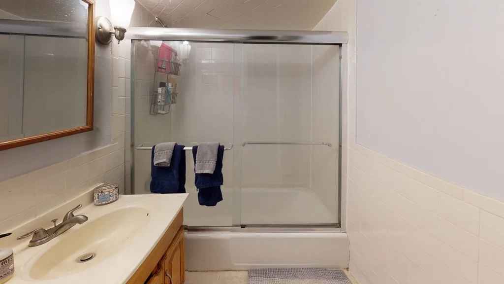 1 bed, 1 bath apartment for rent at 64 West Cedar Unit 1, Beacon Hill — photo 1 of 7