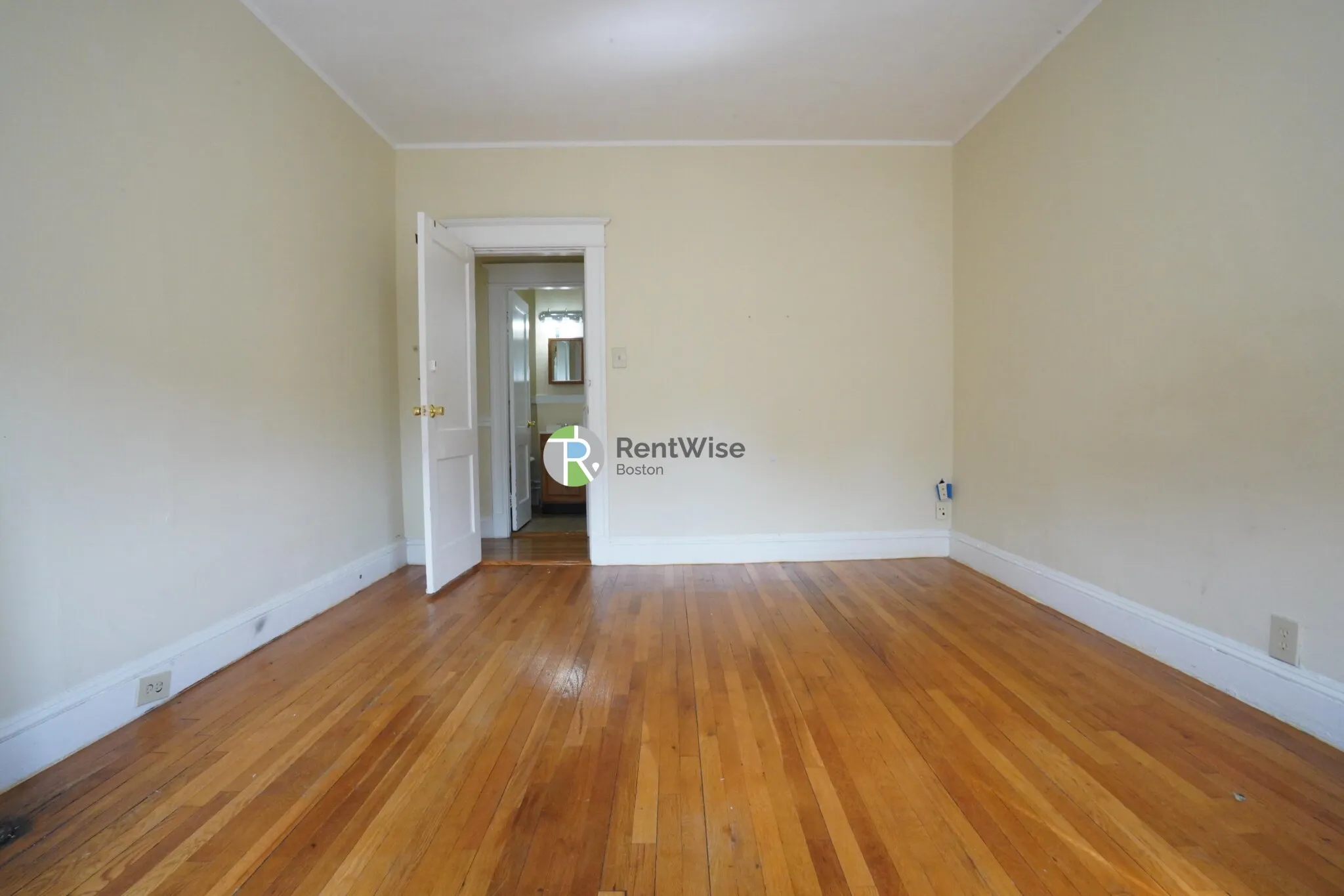 Studio bed, 1 bath apartment for rent at 64 Woodstock Ave Unit 15, Brighton — photo 2 of 19