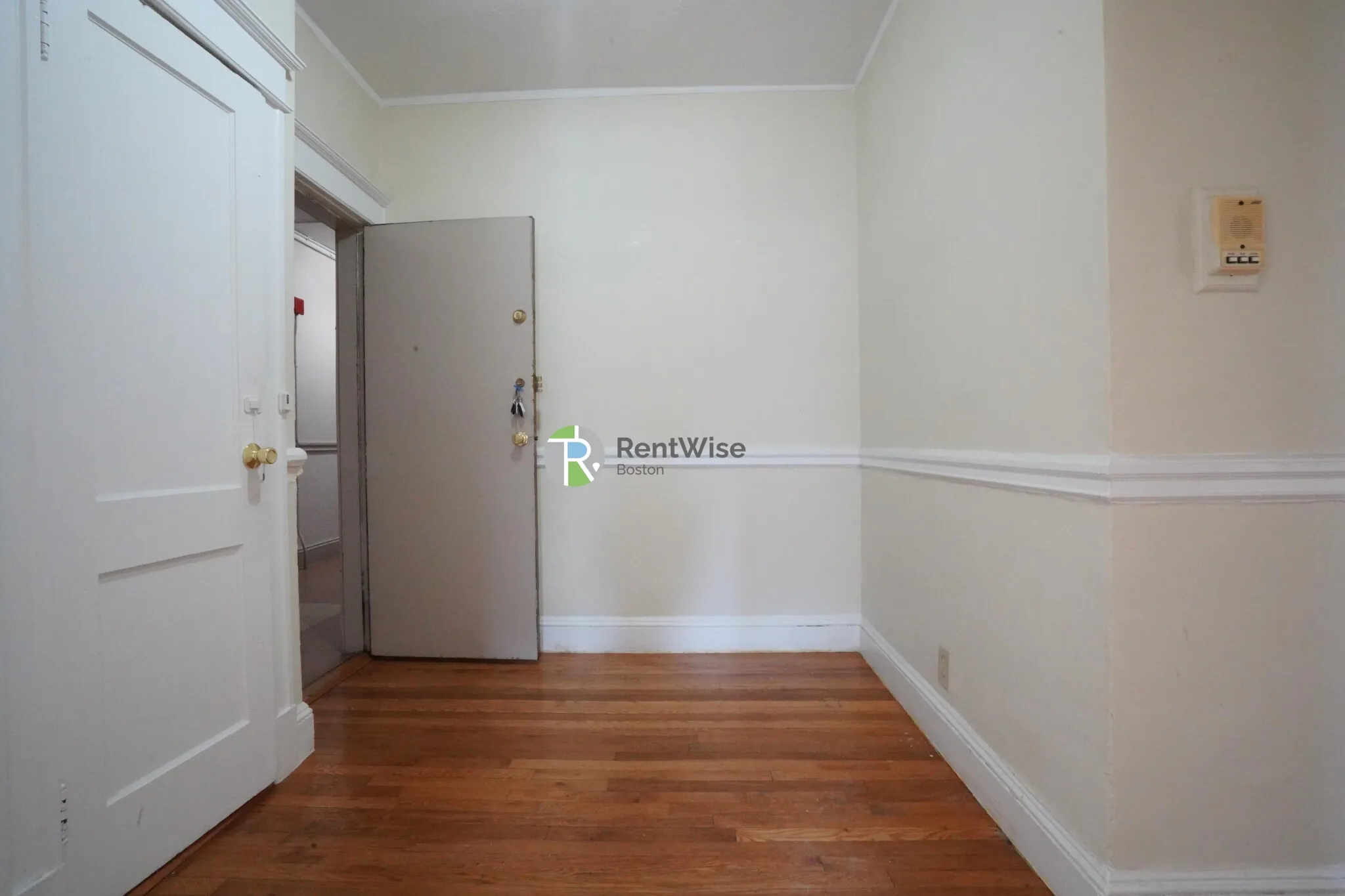 Studio bed, 1 bath apartment for rent at 64 Woodstock Ave Unit 15, Brighton — photo 6 of 19