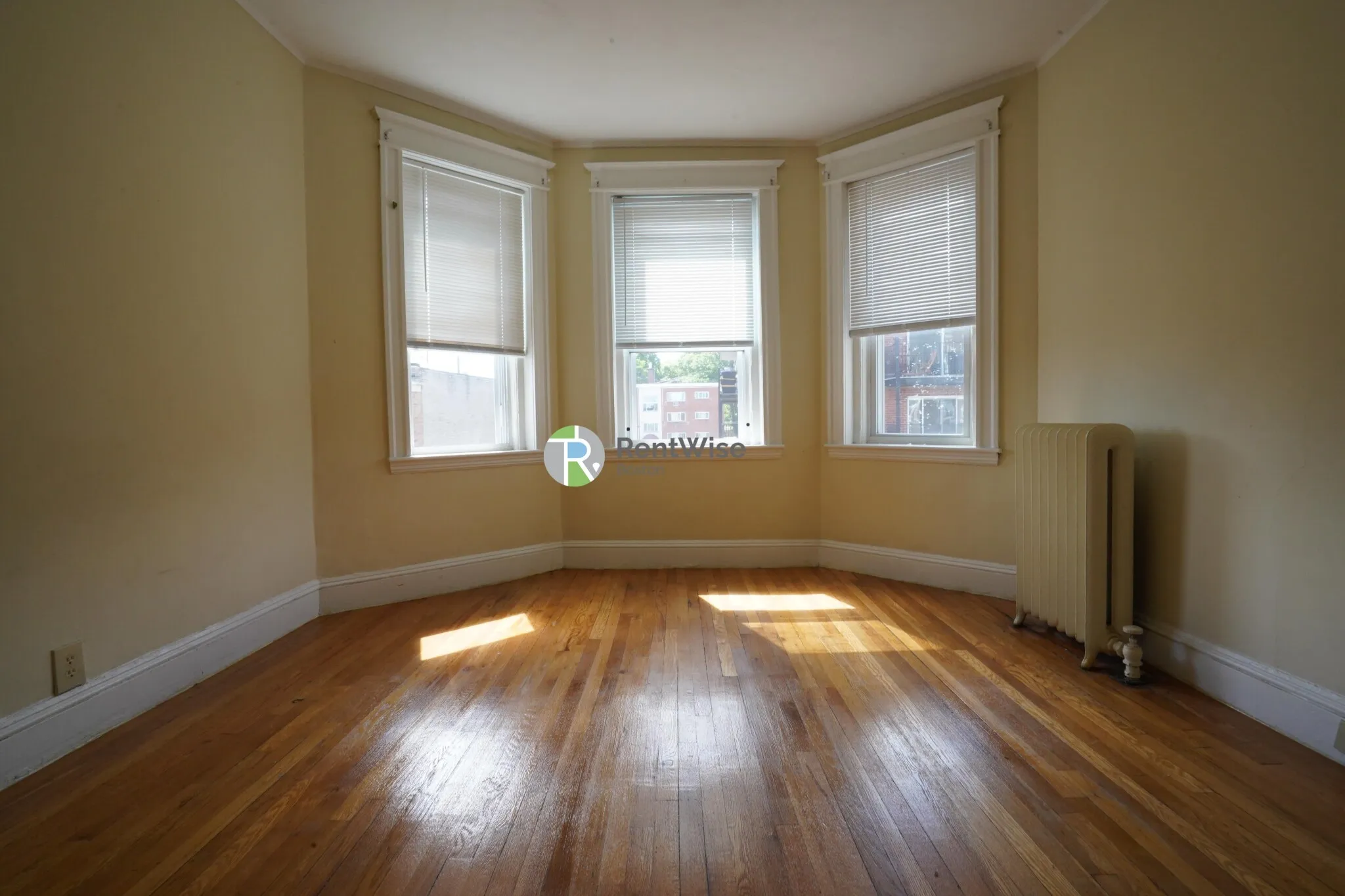 Studio bed, 1 bath apartment for rent at 64 Woodstock Ave Unit 15, Brighton — photo 1 of 19