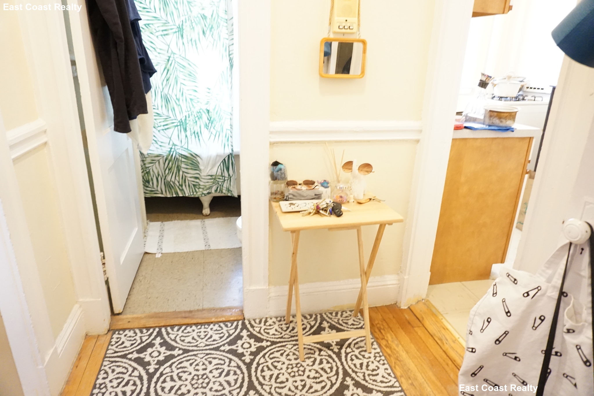 Studio bed, 1 bath apartment for rent at 64 Woodstock Ave Unit 9, Brighton — photo 3 of 10