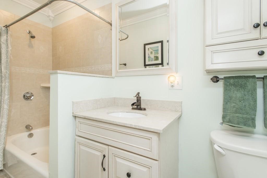 2 bed, 1 bath apartment for rent at 640-642 E 5th St Unit 1, South Boston — photo 10 of 13