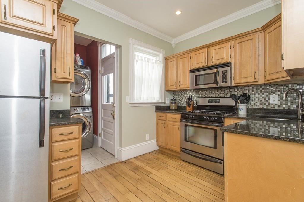 2 bed, 1 bath apartment for rent at 640-642 E 5th St Unit 1, South Boston — photo 5 of 13