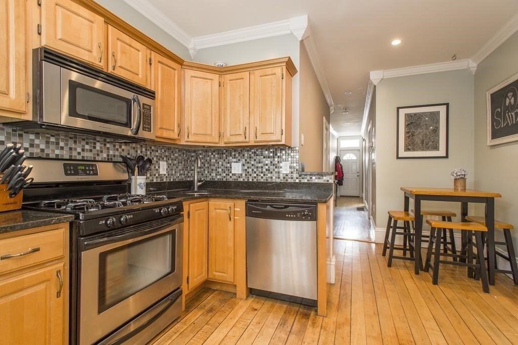 2 bed, 1 bath apartment for rent at 640-642 E 5th St Unit 1, South Boston — photo 4 of 13