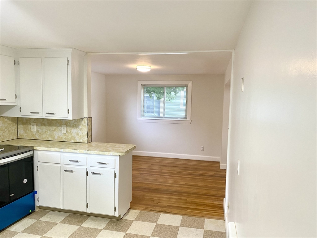 3 bed, 1 bath apartment for rent at 640 Lagrange Unit 1, West Roxbury — photo 4 of 12