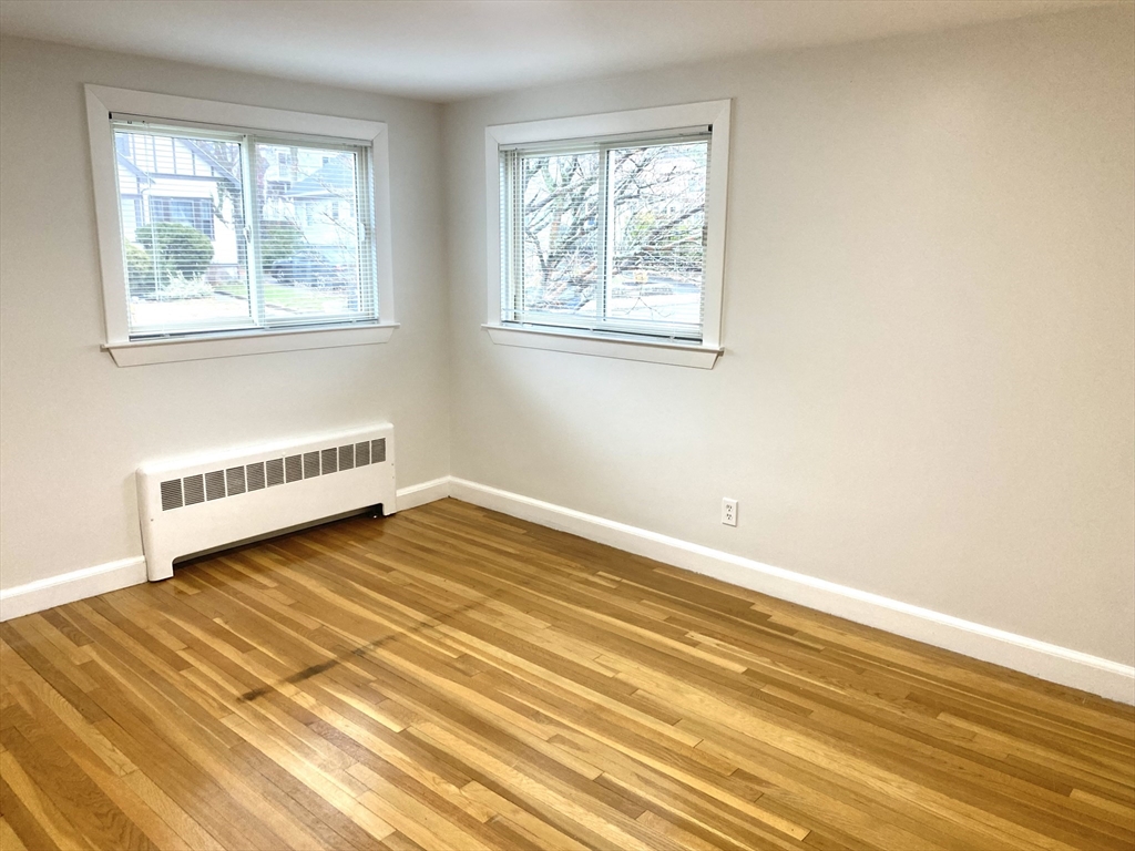 3 bed, 1 bath apartment for rent at 640 Lagrange Unit 1, West Roxbury — photo 9 of 12