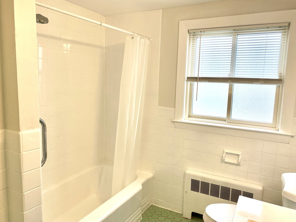 3 bed, 1 bath apartment for rent at 640 Lagrange Unit 1, West Roxbury — photo 6 of 12