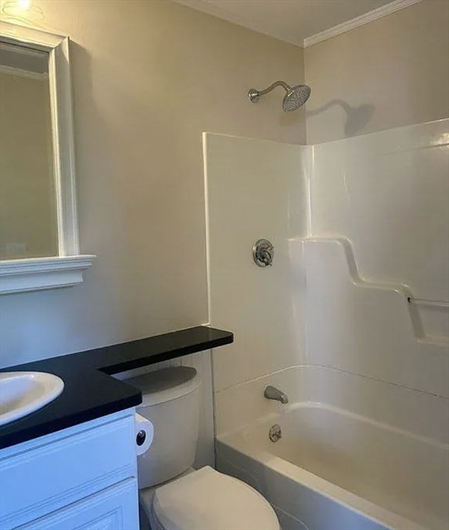 3 bed, 2 bath apartment for rent at 641 E 8th Unit 1, South Boston — photo 16 of 18