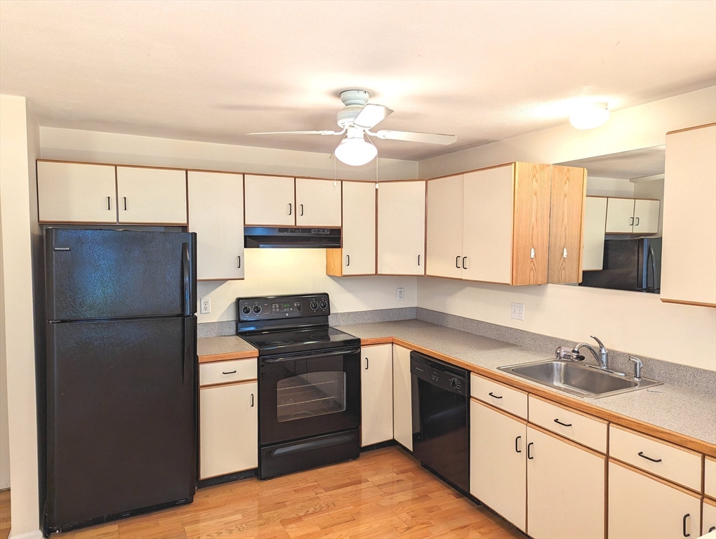 2 bed, 1 bath apartment for rent at 641-R S Washington St Unit 17, North Attleboro — photo 3 of 15